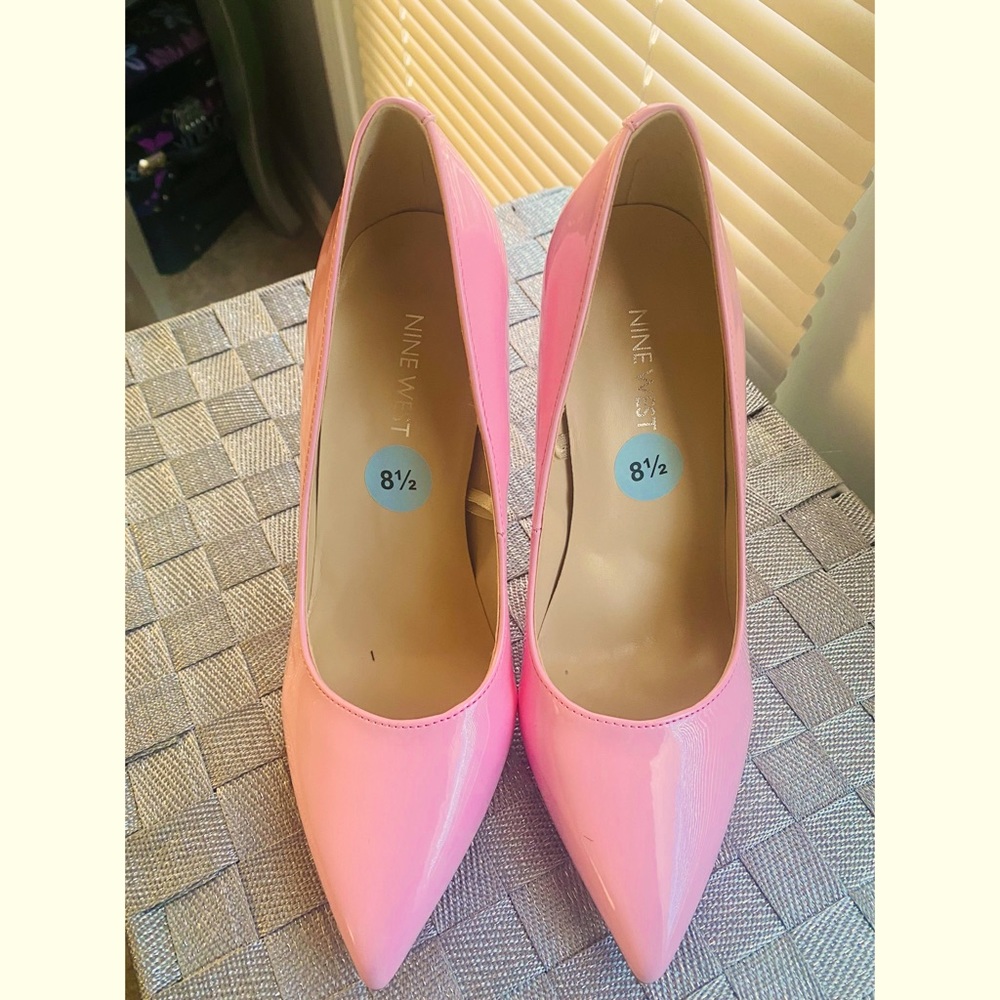 Nine West Pink Pointy Pumps size 8.5 ( used only once)